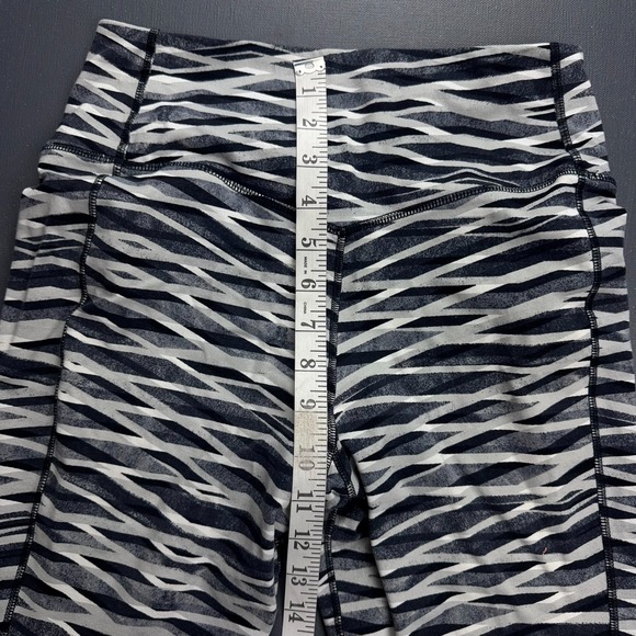 Nike Dri-Fit Capri Leggings Women's Medium Black White Zebra Print Stretch Gym - Picture 7 of 10
